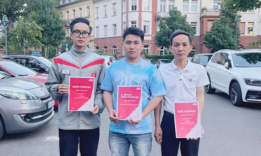 Khẳng Định Bản Lĩnh, Kỹ Năng Nghề Các thành viên trong ê kíp dự thi của Trường Trung cấp nghề Giao thông công chính Hà Nội giành giải Ba ở kỳ thi kỹ năng nghề thế giới tại Đức.