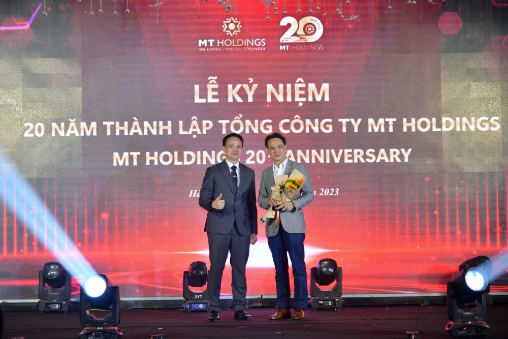 Kỷ niệm 20 năm thành lập Tổng công ty sơn MT – Một hành trình khó khăn nhưng đầy tự hào Mr. Eric dai dien cong ty Sata tu CHLB Duc e1717209116450
