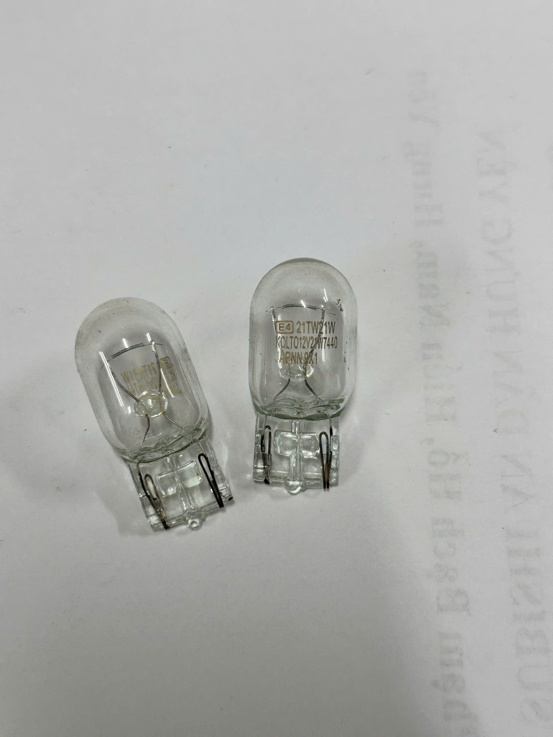 PasyT20 1 tóc trắng Bóng cắm Pasy T20 1 tóc - trắng