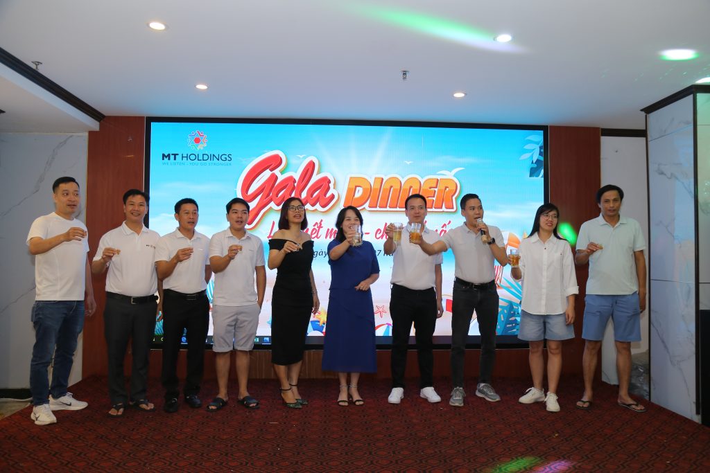 MT Paint - Chuyến Du lịch Cửa Lò đáng Nhớ! Gala dinner tại Cửa Lò