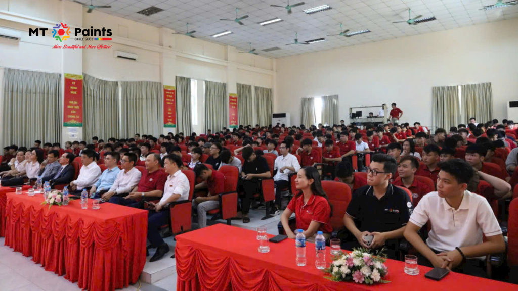 HỌC TẬP SONG HÀNH VIỆC LÀM – CƠ HỘI VÀNG CHO TÂN SINH VIÊN NGÀNH Ô TÔ HỌC TẬP SONG HÀNH VIỆC LÀM – CƠ HỘI VÀNG CHO TÂN SINH VIÊN NGÀNH Ô TÔ